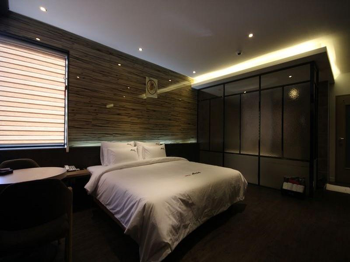 Bedroom 2, Busan Seomyeon Aria, Busanjin