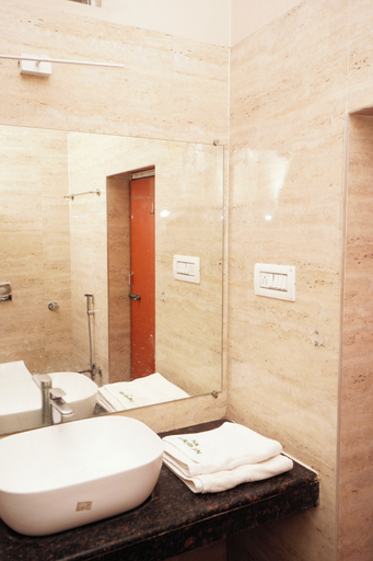 Bathroom 3, Hk Grand Inn By K Hotels, Salem