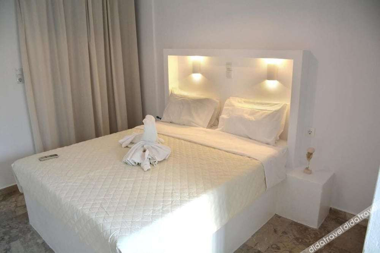 Others 5, Golden Star Praxitelous, Attica