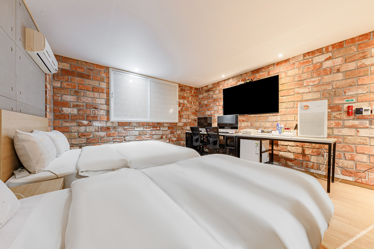 Bedroom 3, Nonsan River, Nonsan