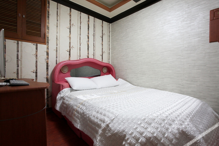 Bedroom 5, Mia Hwanggeum, Gangbuk