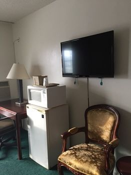 Others 5, LAX Suites, Los Angeles