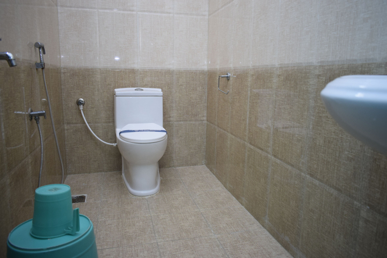 Bathroom 4, Grand Pacific, Viluppuram
