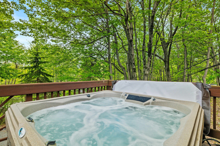 Room 2, Dog-friendly Pocono Chalet w Hot Tub Indoor Pool, Monroe