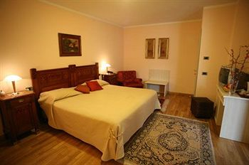 Others 3, Castelbourg, Cuneo