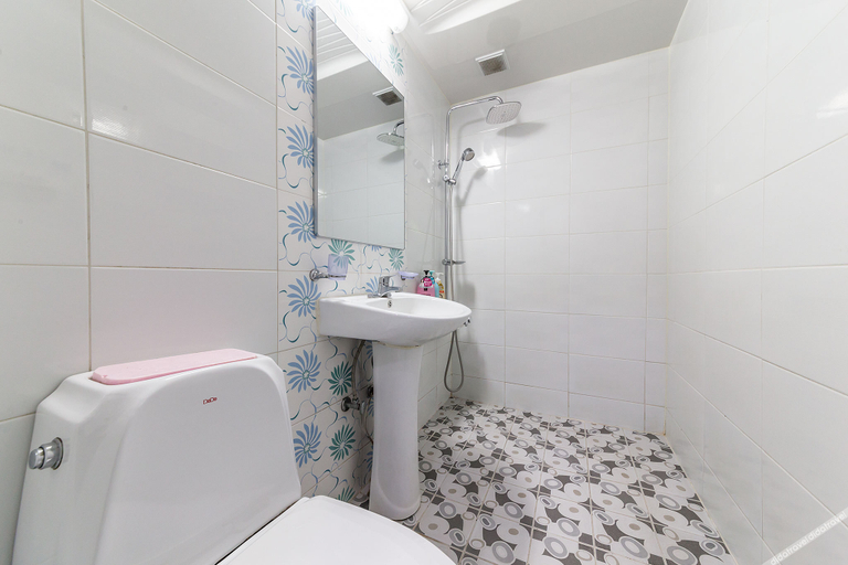 Bathroom 5, Incheon (Ganghwa) MS, Ganghwa