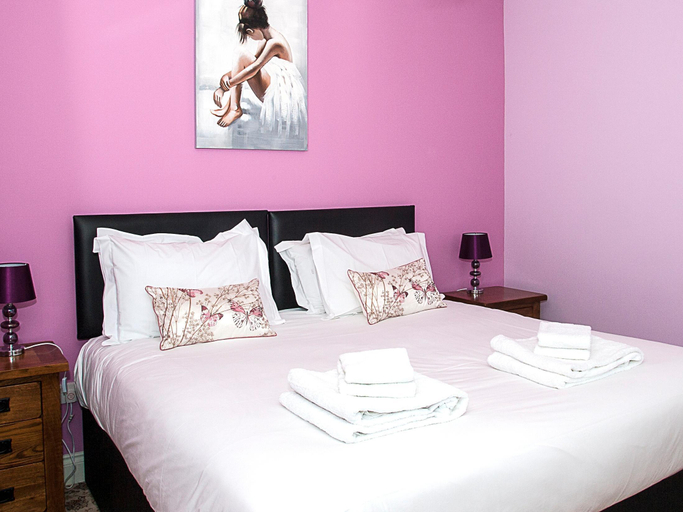 Bedroom, The Black Dog Inn, Dorset