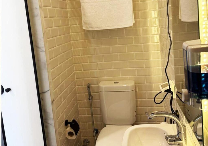 Bathroom 4, marhaba inn, Qasr an-Nil