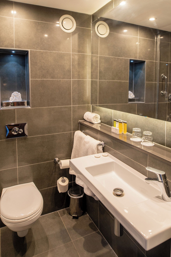 Bathroom 5, Talbot Hotel Wexford