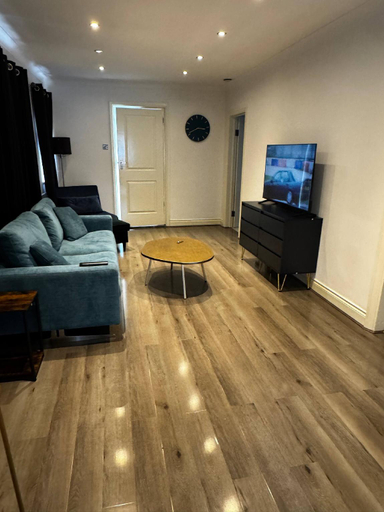 5, Charming Bungalow Rental in Rainham Comfort and Convenience, London