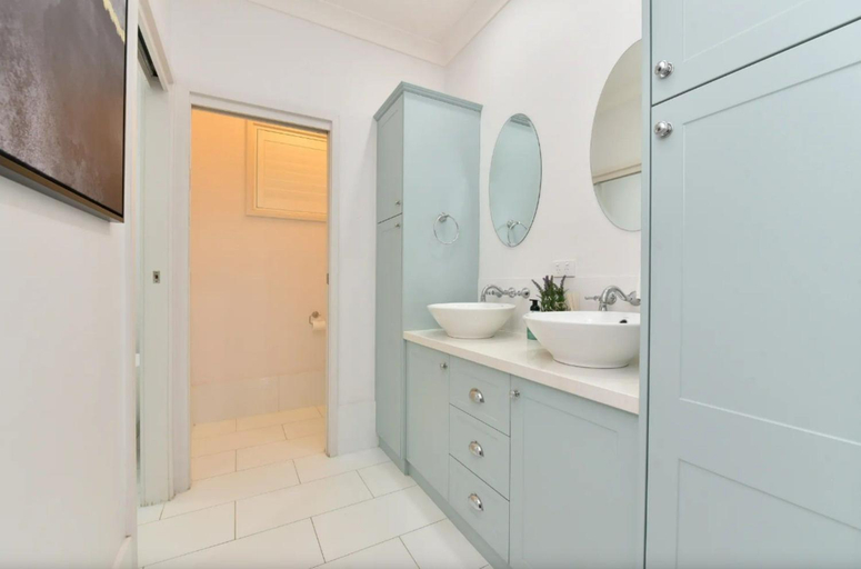 Bathroom 4, Palmers Lane Vineyard Cottage, Cessnock