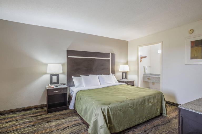 Bedroom 3, Quality Inn & Suites Conference Center, Thomas