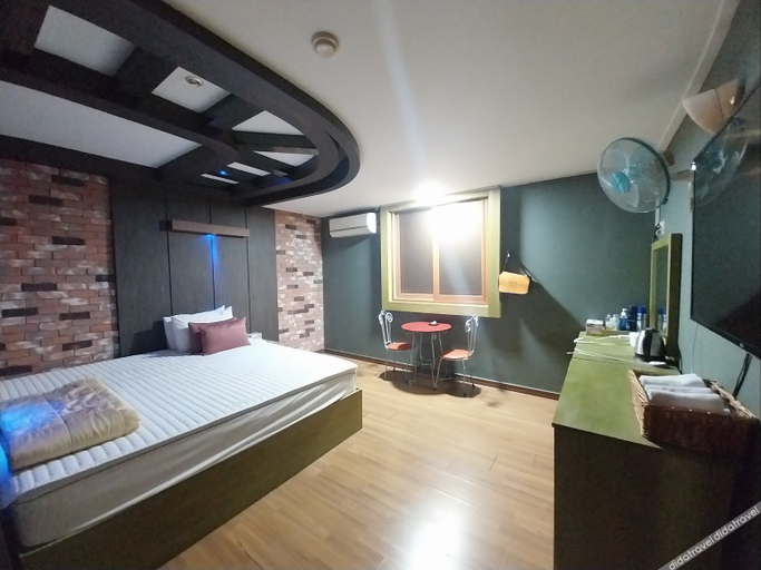 Others 3, Busan Gaegum Buckingham, Busanjin