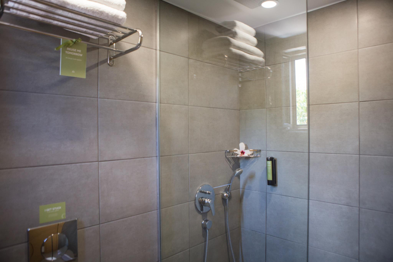 Bathroom 5, Sundance Apartments & Suites, Crete