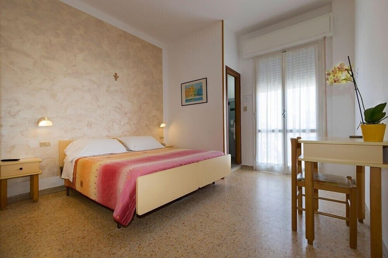 Bedroom 2, Hotel Cosmos, Rimini