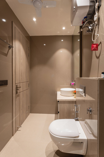 Bathroom 3, The Lodgers Luxury Hotel Near GolfCourse, Gurgaon