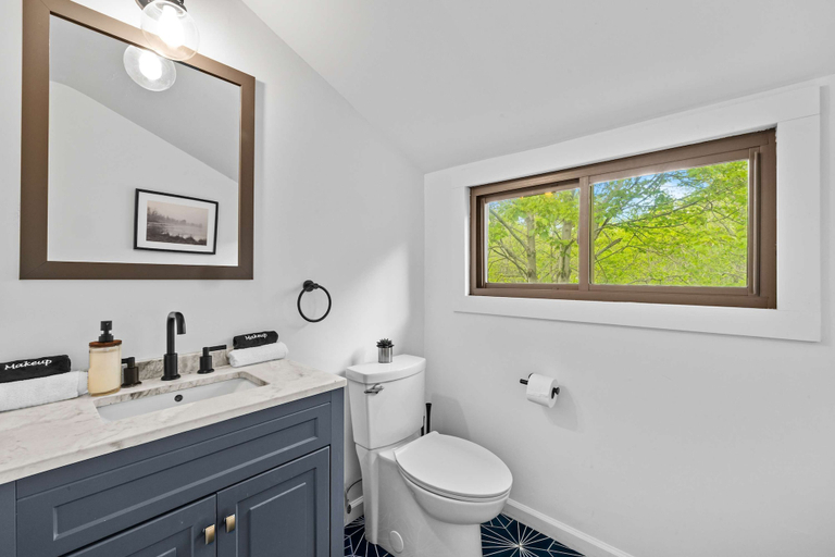 Room 5, Dog-friendly Pocono Chalet w Hot Tub Indoor Pool, Monroe