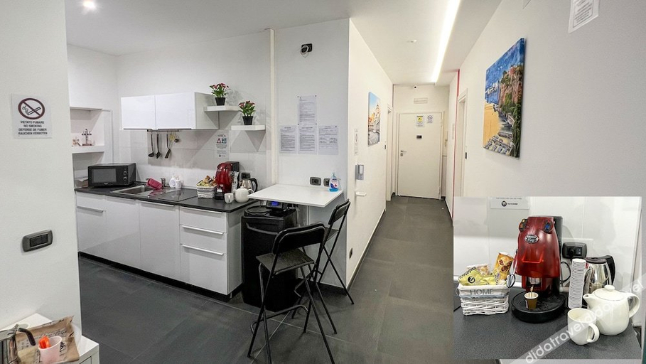 Others 4, Soave Rooms, Napoli