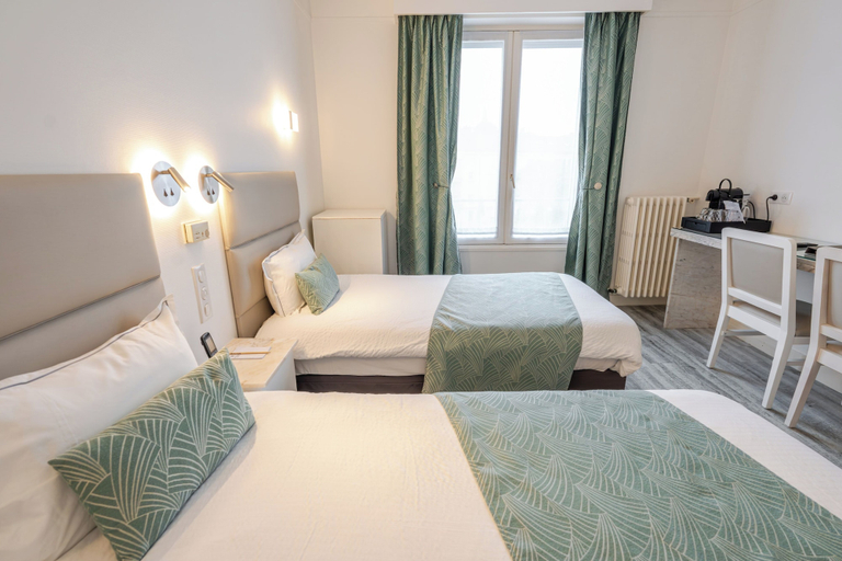 Bedroom 2, Hotel D'Angleterre, Marne