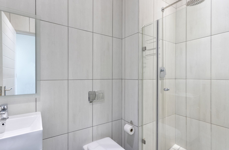 Bathroom 4, Atlantic Port 9, City of Cape Town