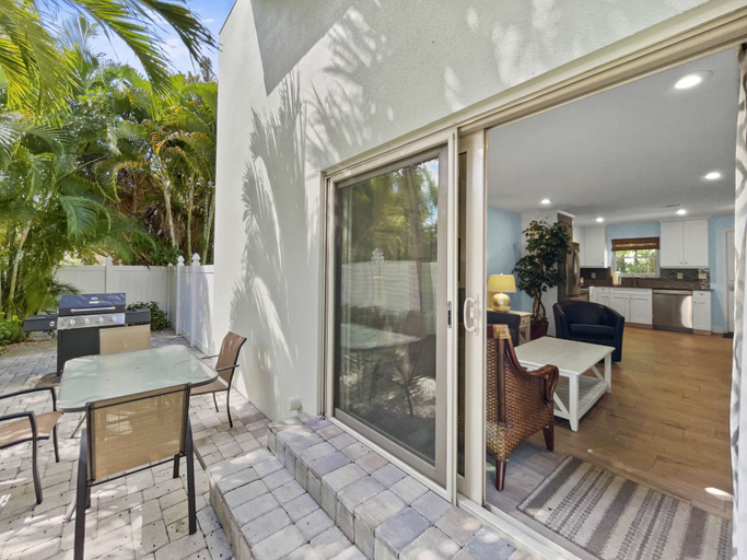 Exterior & Views, Sand Castle Suites, Sarasota