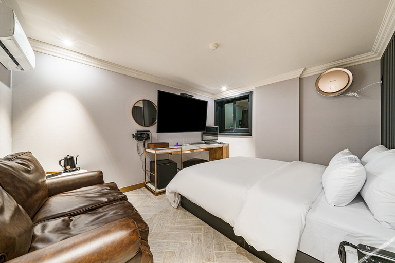 Bedroom 4, Newmond Hotel, Nowon
