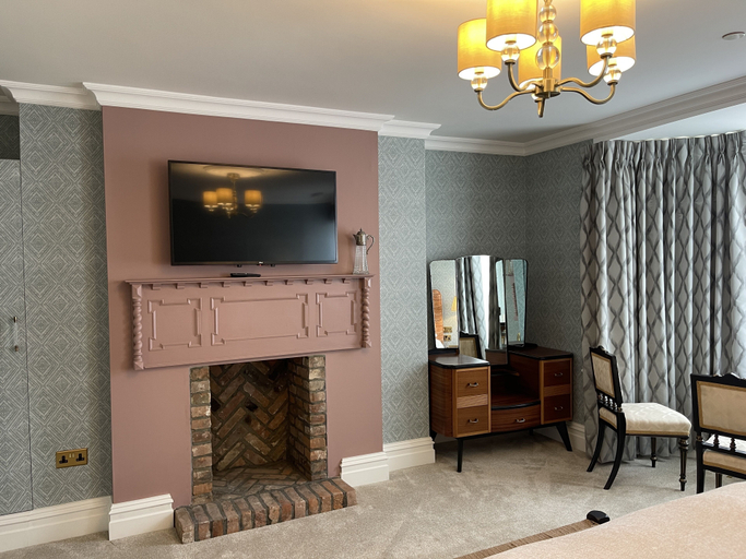 Others 5, Old Town House by Ezestays, Kent