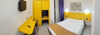 Others 5, Hotel 38, Milano