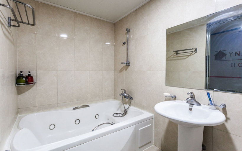 Bathroom 3, Dongducheon Hive, Yeoncheon