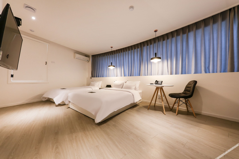 Bedroom 2, Cheonan One Plus, Cheonan