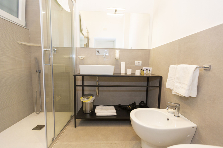 Bathroom 3, B&B コルテーゼ, Napoli