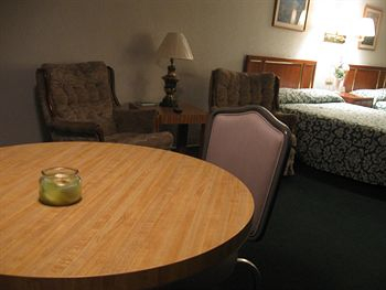 Others 3, Arka Motel, Benton