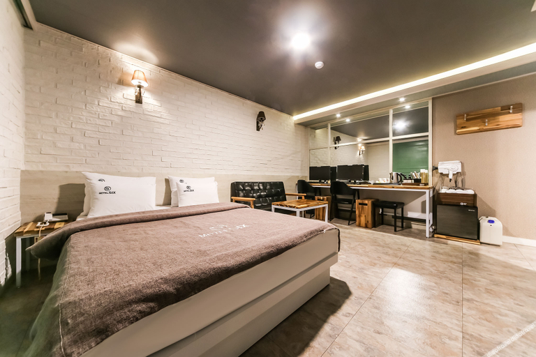 Bedroom 3, Gumi Six, Gumi