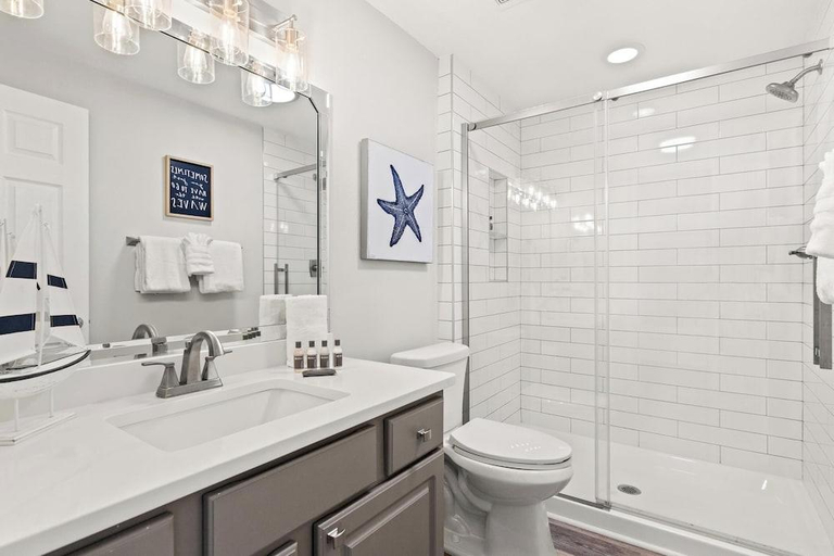 Bathroom 5, Calypso Resort by Panhandle Getaways, Bay