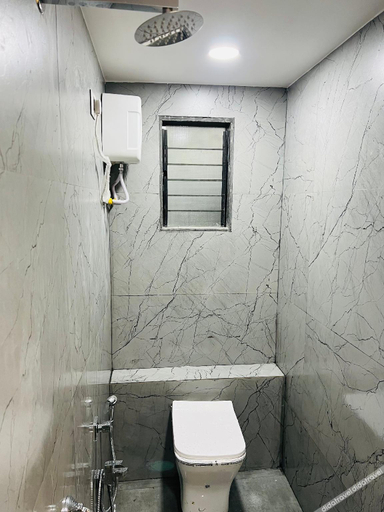 Bathroom 4, Hotel New City Light, Surat