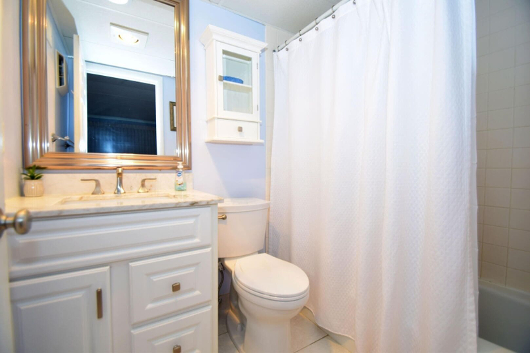 Bathroom 5, Harbour Island 103l 2 Bedroom Condo, Worcester