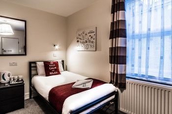 Others 3, Melandre Hotel, London