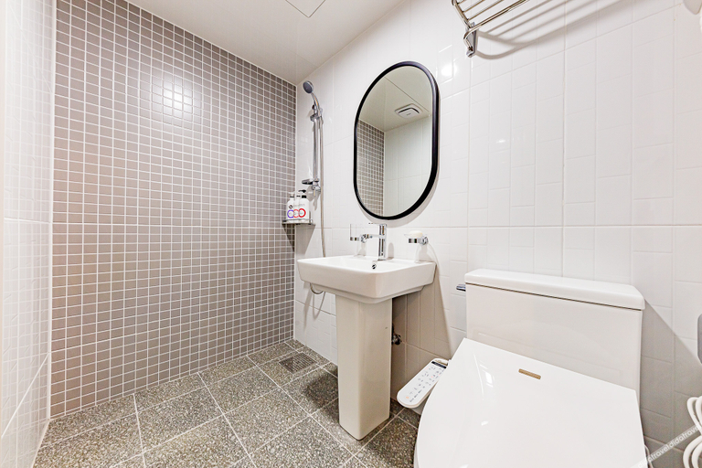 Bathroom 3, Yongin Metro 21(용인 메트로21), Seongnam