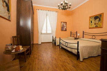 Others 5, Laterano Inn, Rome