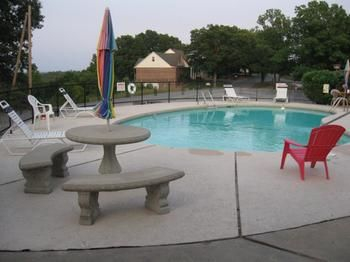 Others 5, Arka Motel, Benton
