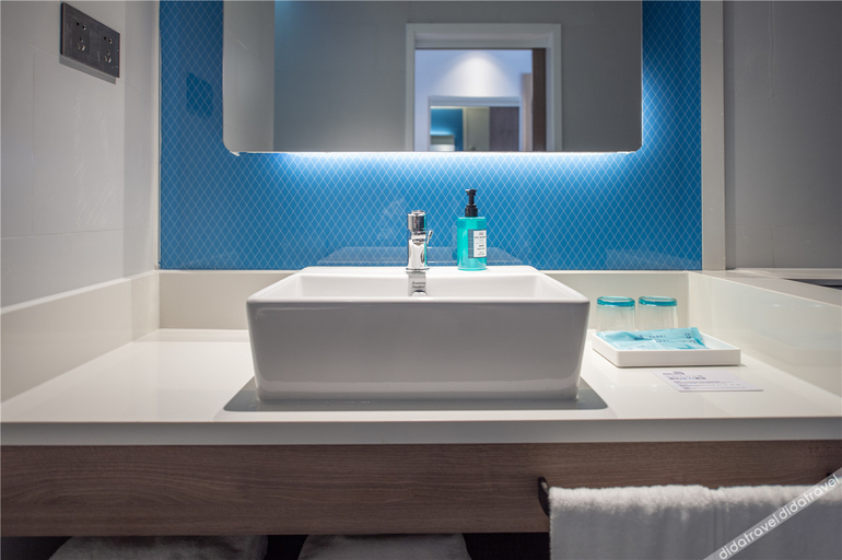 Bathroom 3, Holiday Inn Express Nantong City Center, Nantong