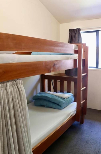 Room 2, Lakes Edge Lodge, Mackenzie