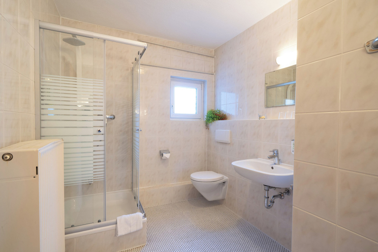 Bathroom 5, Hotel Bären, Rhein-Neckar-Kreis