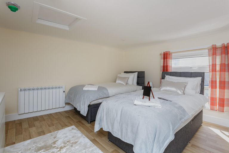 Others 3, St Mary's Modern Central Huge Studio Apartments, Southampton