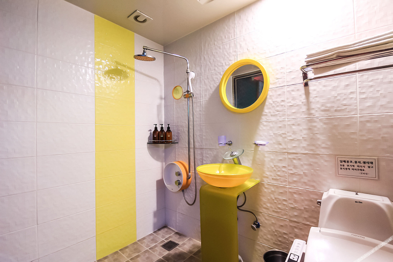 Bathroom 5, Hotel Adele in Gyeongju, Gyeongju