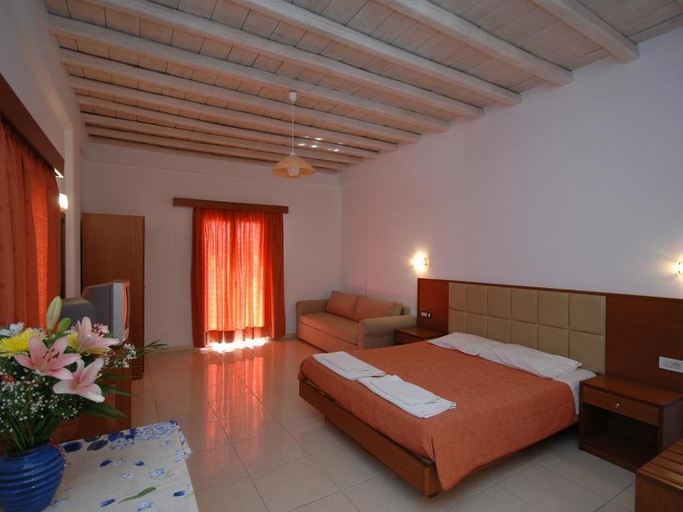 Bedroom 2, Petinaros Hotel & Studios, South Aegean