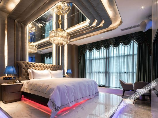 Others 2, Warner Is Not Only A Motel, Chengdu