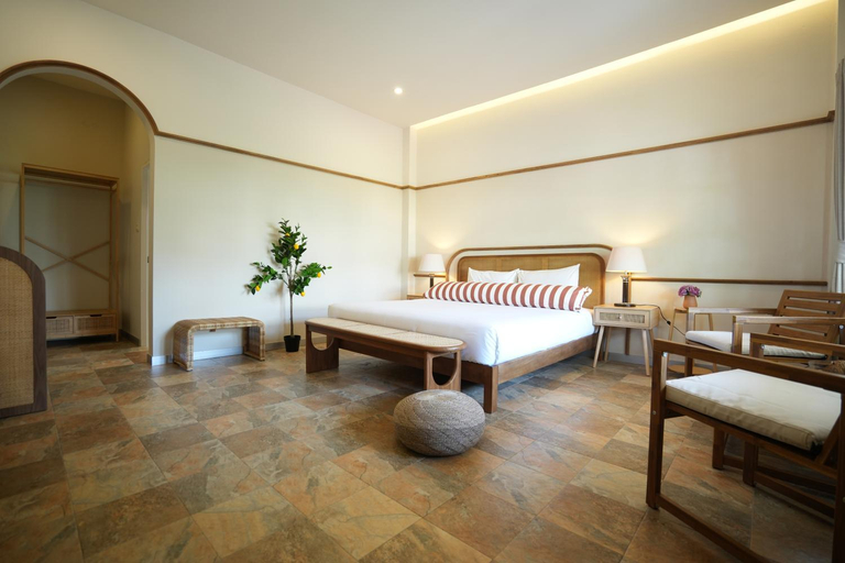 Others 5, La Villa des Chien, Sattahip