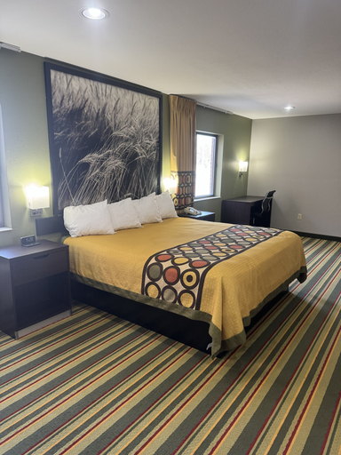 Bedroom 3, Super 8 by Wyndham Chanute, Neosho