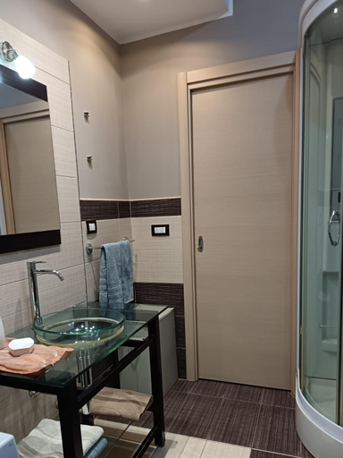 Bathroom 3, Casa Letizia, Palermo